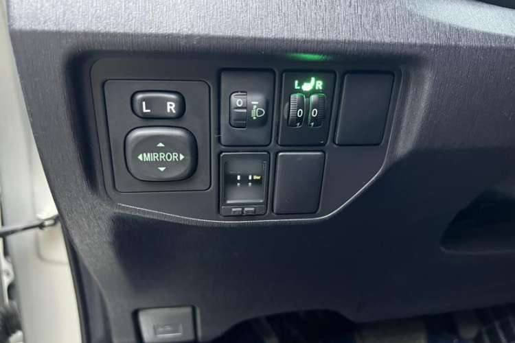 Used Toyota Prius 2012 1.8L Luxury Edition
