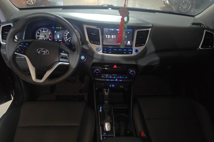 Used Hyundai Tucson 2018 1.6T Dual-Clutch Two-Wheel Drive 15th Anniversary Special Edition Center Console