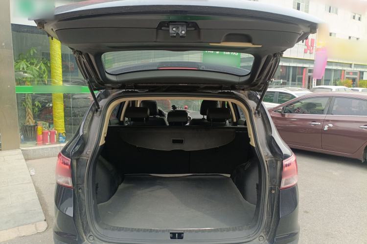 Used Dongfeng Aeolus AX7 2015 2.0L Manual Zhiyi Trim
