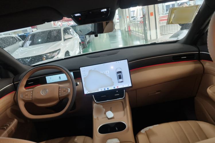 Used Dongfeng Aeolus L8 2025 Model 185KM Dream Edition Center Console