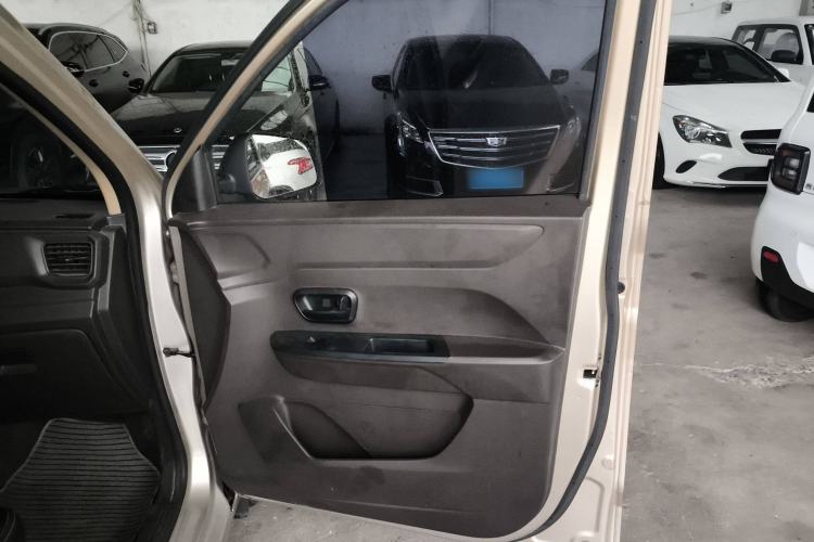 Used Wuling Hongguang V 2022 1.5L Jingqu Edition Enclosed-Window Vehicle with Hydraulic Power Steering LAR