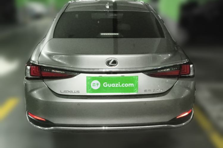 Used Lexus ES 2023 200 Excellence Edition
