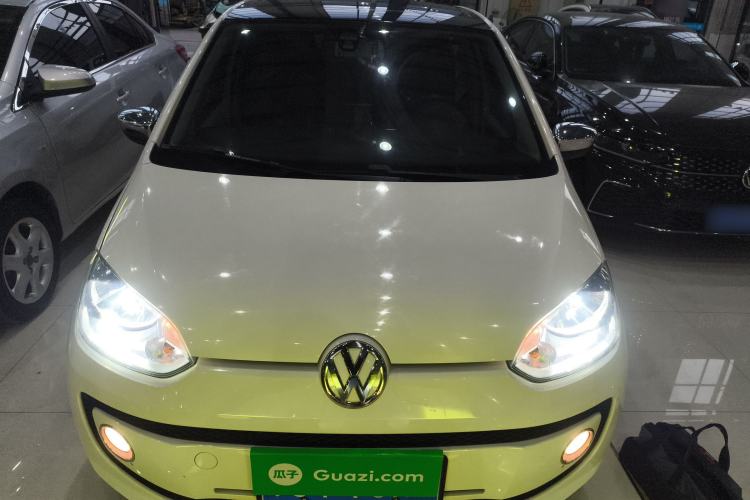 Used Volkswagen up! 2015 1.0L go high!
