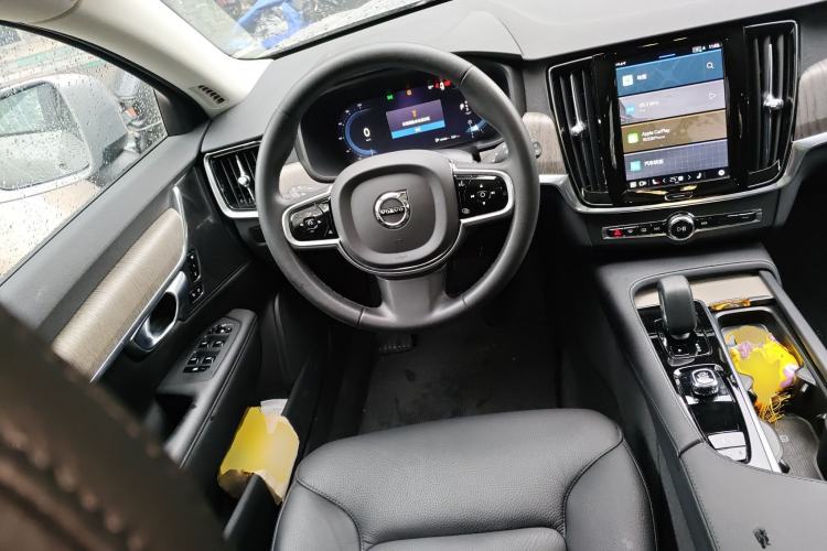 Used Volvo V90 2023 Cross Country B5 AWD Smart Range Edition
