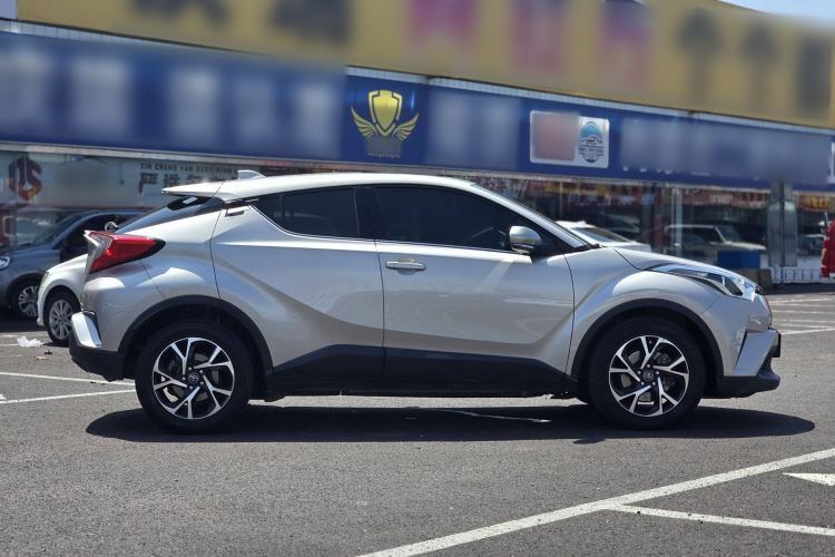 Used Toyota C-HR 2018 2.0L Leading with Sunroof China VI Standard

