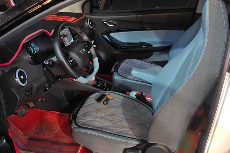 Used Chery QQ Little Ant 2022 Restyled Version Sweet Pink Edition Half-Sugar Version 30.6 kWh 30 kW 301 km
