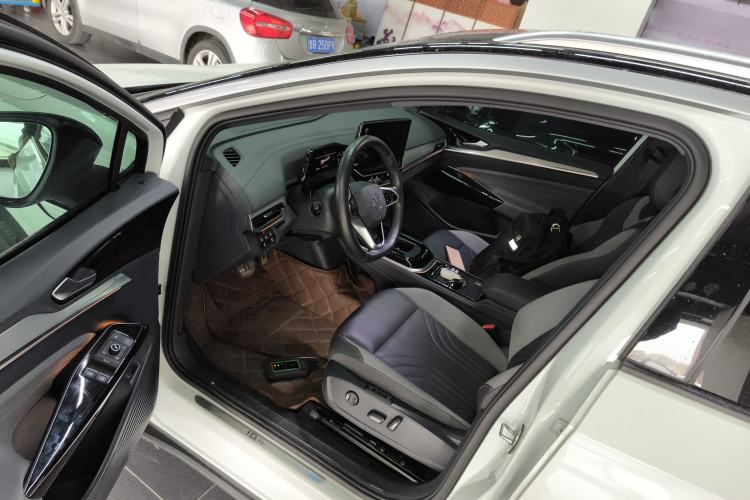 Used Volkswagen ID.4 CROZZ 2022 Long-Range Lite PRO Edition Driver Seat