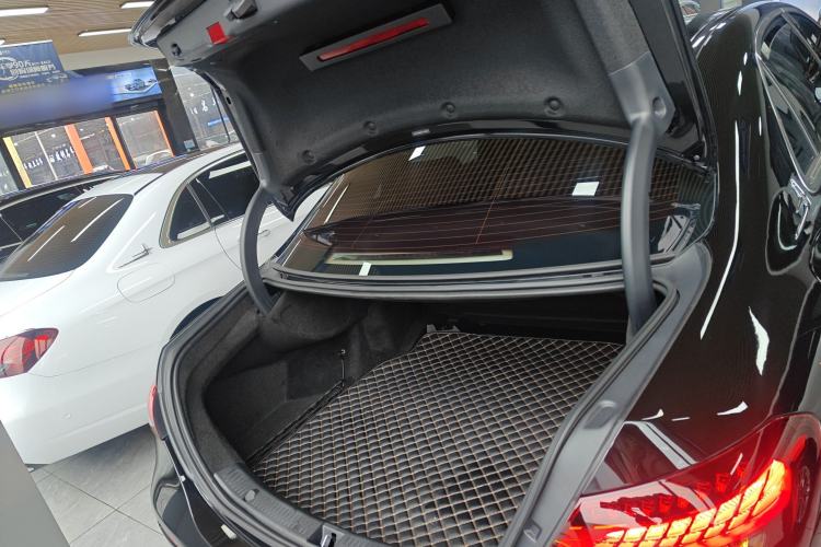 Used Mercedes-Benz E-Class 2023 Facelift E 260 L
