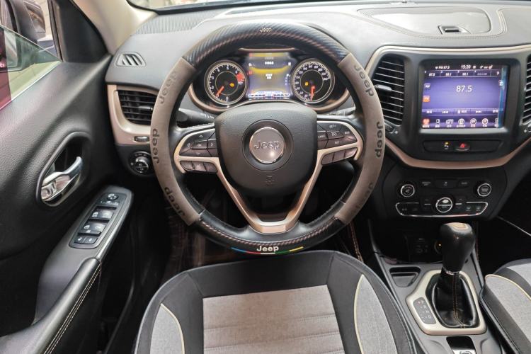 Used Jeep Cherokee 2016 2.0L Superior Edition