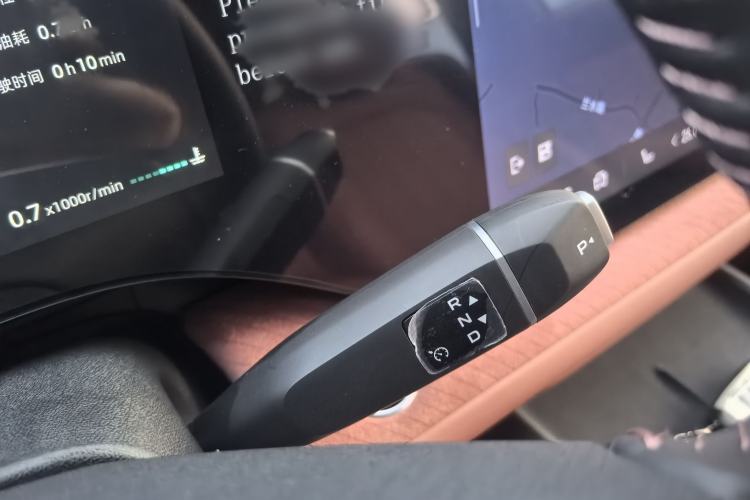 Used CHANGAN CS75 PLUS 2025 4th Generation 1.5T New Blue Whale Smart Luxury Edition Gear Lever