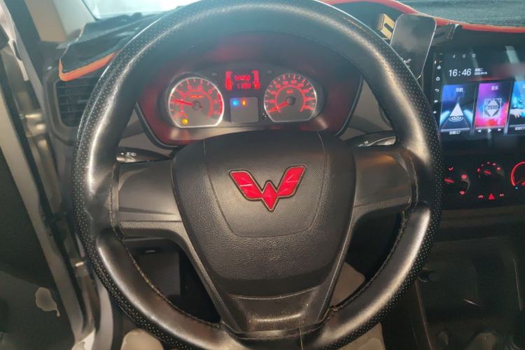 Used Wuling Hongguang V 2022 1.5L Jingqu Edition Enclosed-Window Vehicle with Electric Power Steering LAR