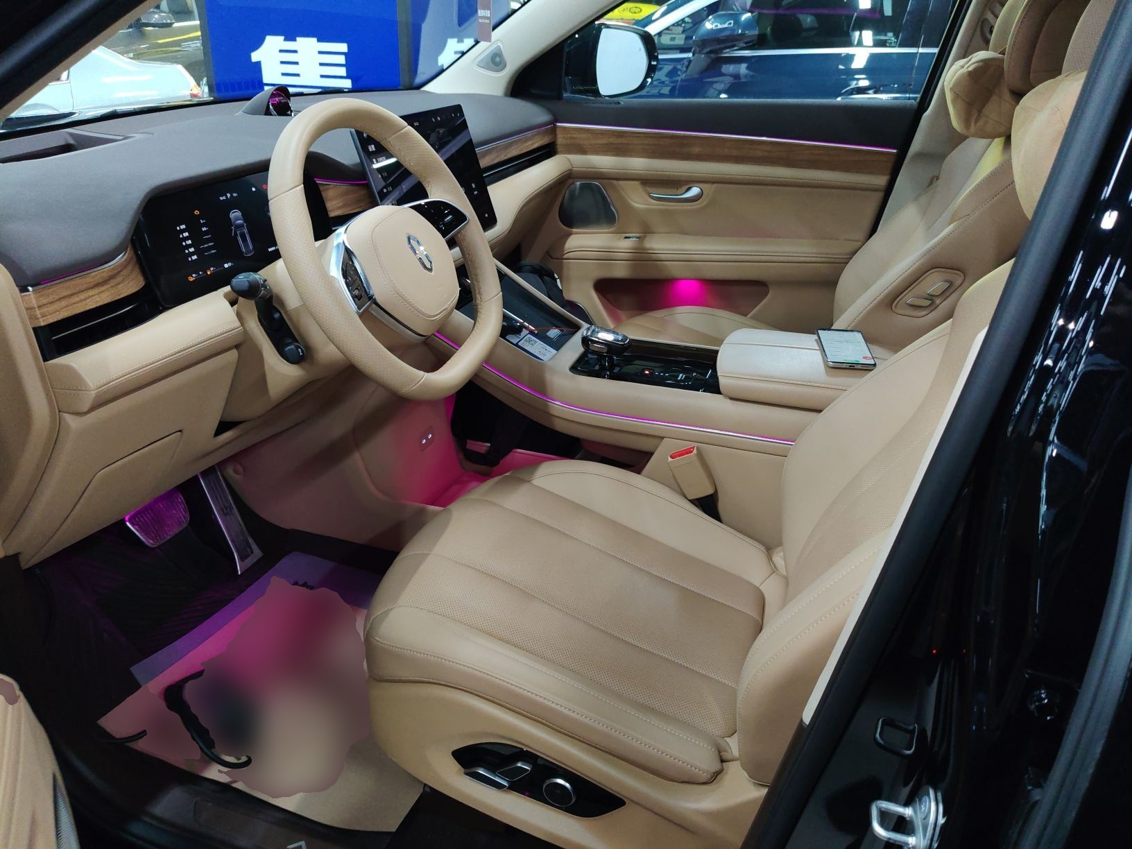 المقاعد الأمامية داخل السيارة