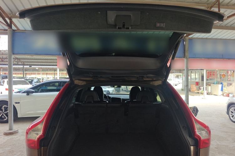 Used Volvo XC60 2017 T5 AWD Smart Upgrade Edition Trunk