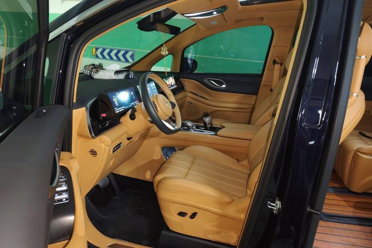 Used VOYAH Dream 2024 PHEV Extended-Range Premium Edition Driver Seat