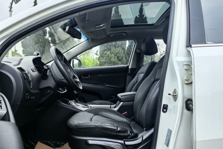 Used Kia Sportage R 2015 2.0L Automatic Two-Wheel Drive DLX Model Interior 2