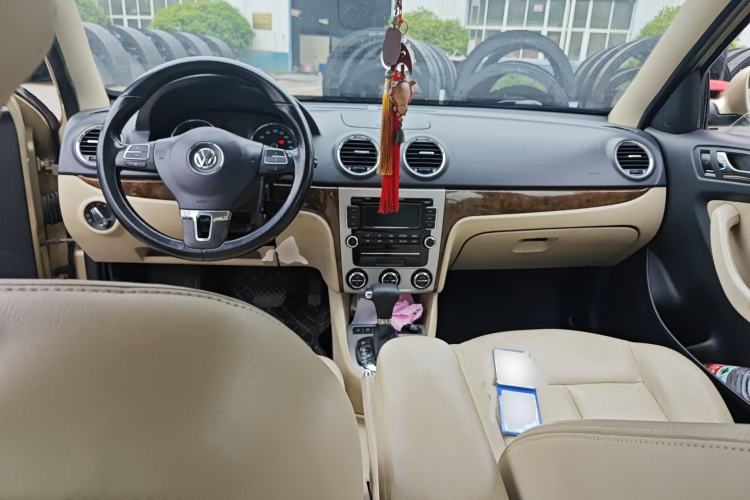 Used Volkswagen Lavida 2011 1.6L Automatic Pinxuan Edition Center Console