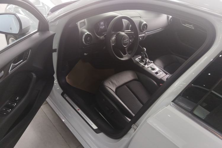 Used Audi A3 2020 Sportback 35 TFSI Fashion Edition China VI Emission Standard Driver Seat