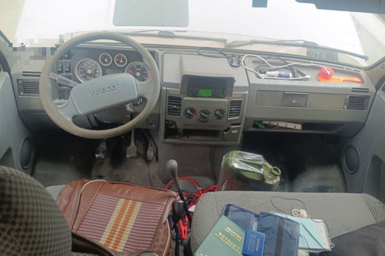 Used Iveco Daily 2014 2.5T-A35 NJ6484ACM47Z4 Center Console