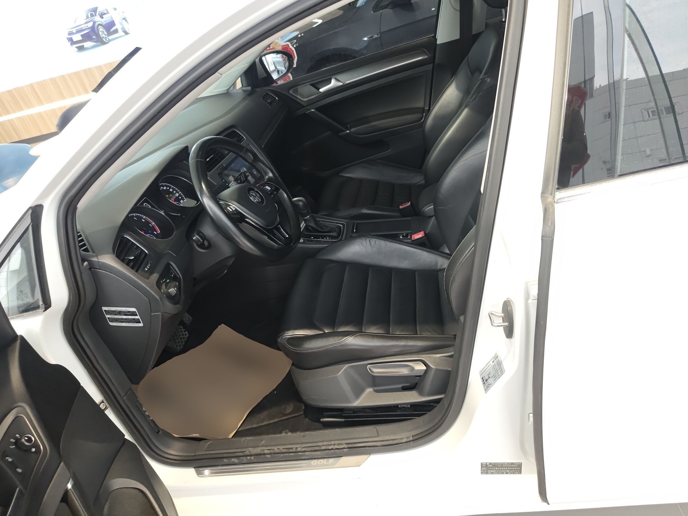 Переднее сиденье в автомобиле