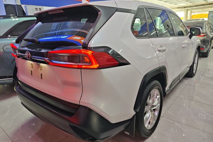 Used Toyota Wildlander 2022 Updated Version 2.0L CVT Two-Wheel Drive Leading Edition
