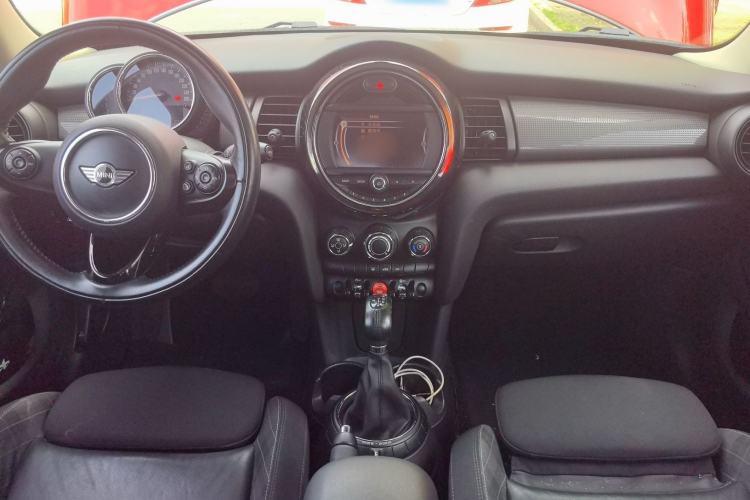 Used MINI 2016 1.5T COOPER Five-Door Edition Center Console