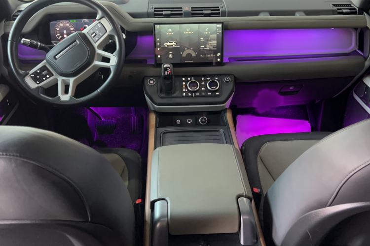 Used Land Rover Defender 2022 110 P400 X-DYNAMIC HSE Interior 3