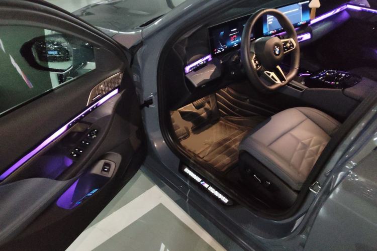 Used BMW 5 Series 2024 530Li Luxury Edition M Sport Package