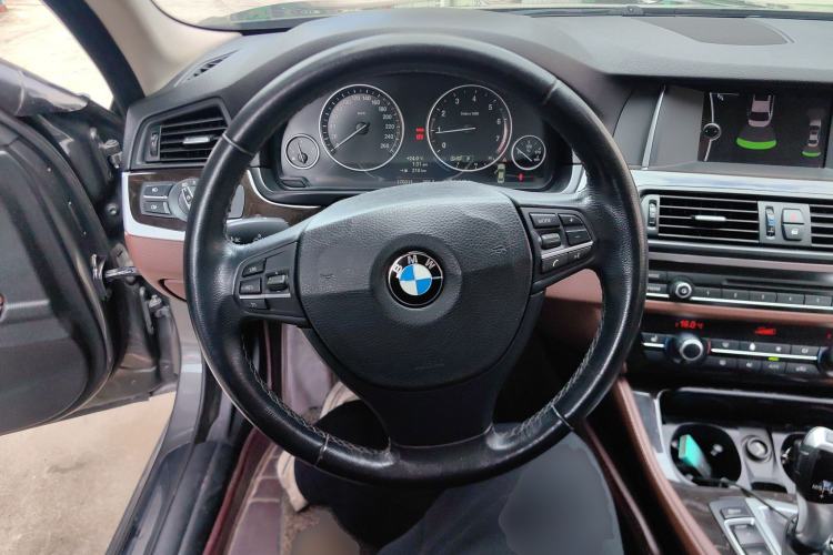 Used BMW 5 Series 2014 525Li Leading Model
