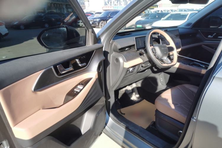 Used Chery Tiggo 8 L 2024 2.0T Two-Wheel Drive Prestige Version 5 Seats
