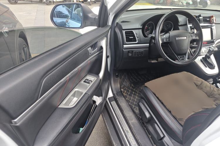Used Haval M6 2018 Revised Version 1.5T DCT Two-Wheel Drive Elite Edition Interior 3