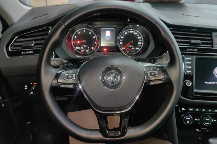 Used Volkswagen Tiguan L 2017 330TSI Automatic Two-Wheel Drive Luxury Edition