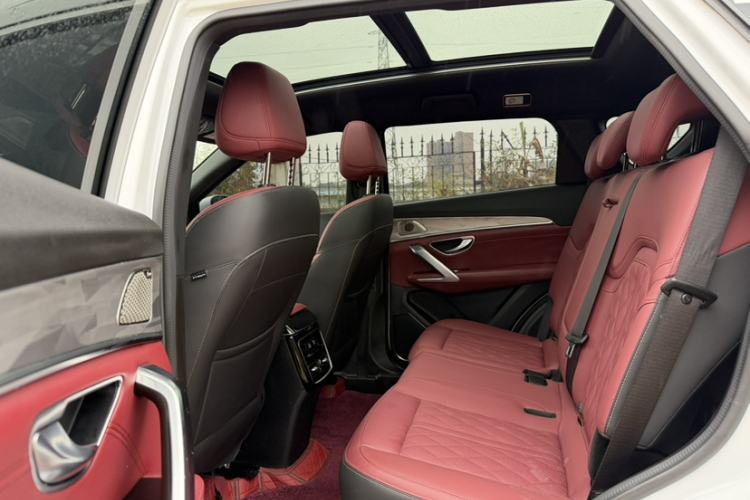 Used JETOUR X70 PLUS 2023 1.6T DCT Stronger PRO 7-Seater