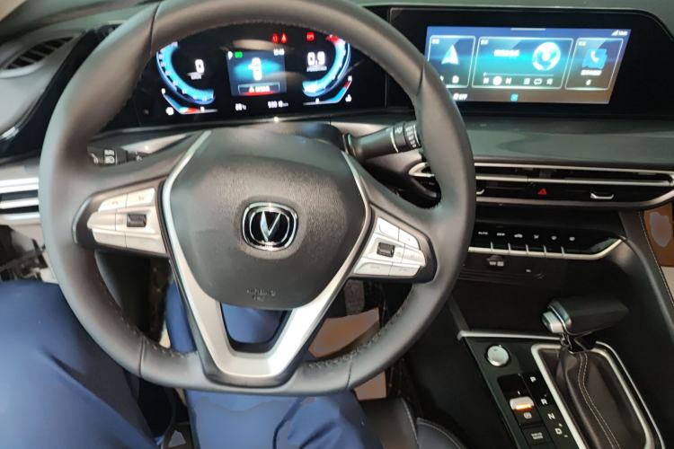 Used CHANGAN Eado 2020 PLUS Blue Whale NE 1.4T GDI DCT Prestige Model Center Console