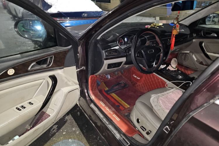 Used Zotye Z700 2016 1.8T Manual Luxury Model Driver Seat