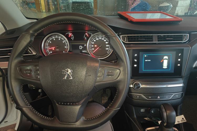 Used Peugeot 408 2018 350THP Automatic Luxury Edition Center Console