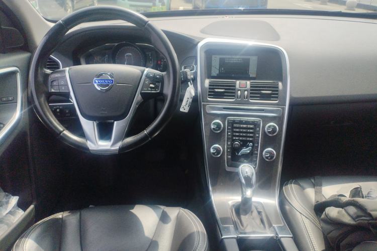 Used Volvo XC60 2016 T5 Smart Version Center Console