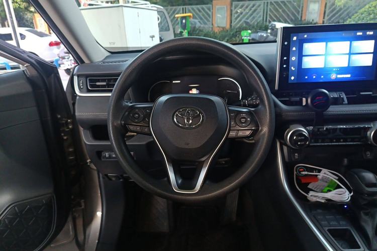 Used Toyota RAV4 2022 2.0L CVT 4x4 Fashion Edition
