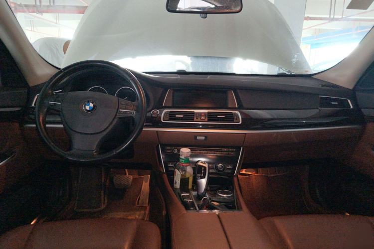 Used BMW 5 Series GT 2015 528i Leading Model Center Console