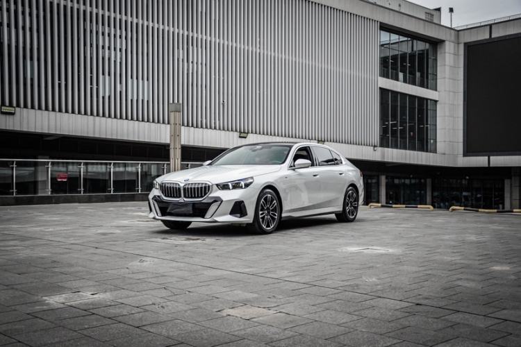 Used BMW 5 Series 2024 530Li Leading Model M Sport Package