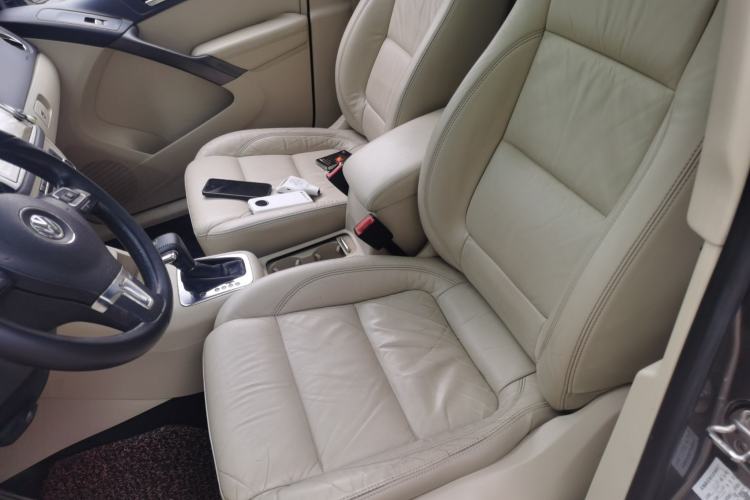 Used Volkswagen Tiguan 2010 2.0 TSI Automatic All-Wheel-Drive Elite Edition Left Front Seat