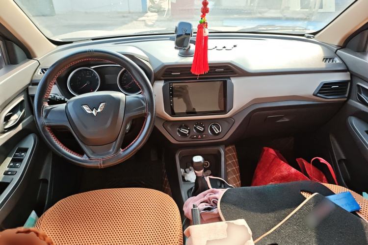 Used Wuling Hongguang 2018 1.5L S Standard Version L2B Center Console