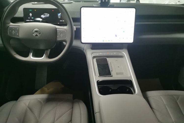 Used Nio EC6 2025 75 kWh Center Console