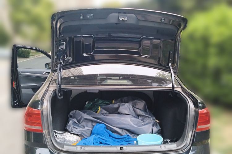 Used Volkswagen Lavida 2015 1.6L Automatic Comfort Edition Trunk