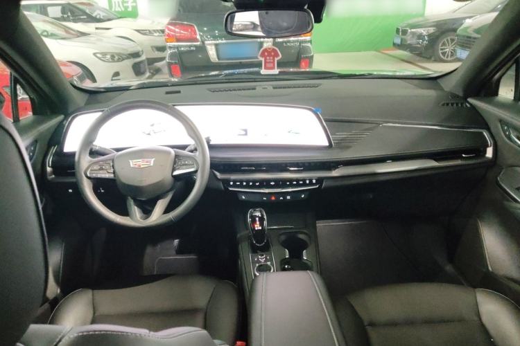 Used Cadillac XT4 2024 28T Two-Wheel-Drive Luxury Version Center Console