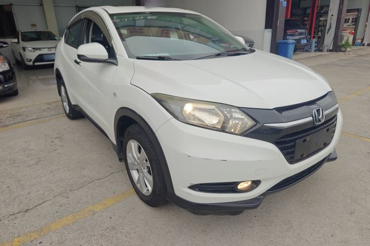 Used Honda Vezel 2015 1.5L CVT two-wheel drive Comfort trim Front Right 45 Deg