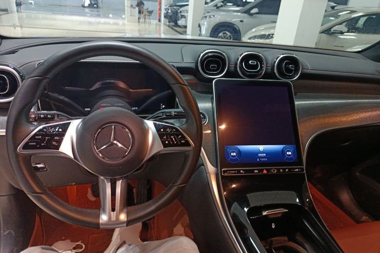 Used Mercedes-Benz GLC 2023 Facelift GLC 260 L 4MATIC Dynamic Version 5 Seats
