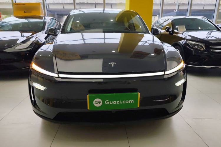 Used Tesla Model Y 2025 Long-Range All-Wheel-Drive Version
