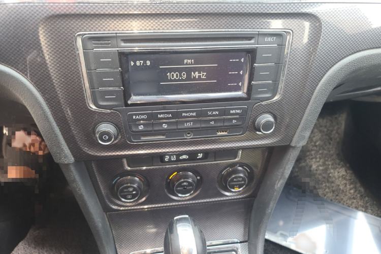 Used Volkswagen Cross Lavida 2014 1.6L Automatic