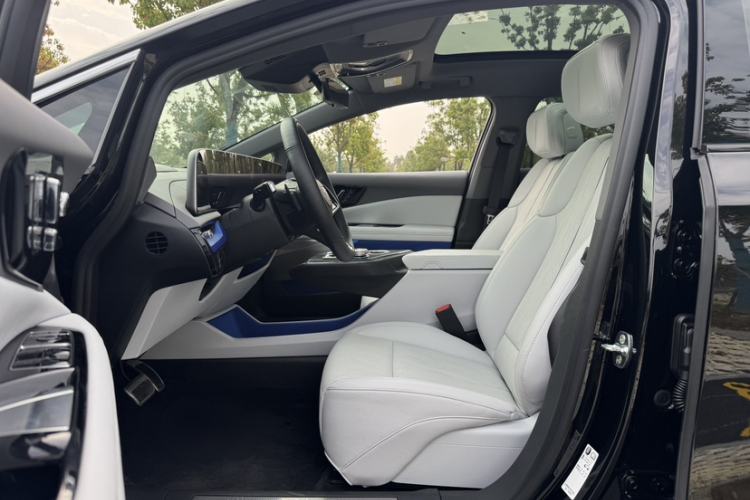 Used Cadillac OPTIQ 2024 Standard Range Version
