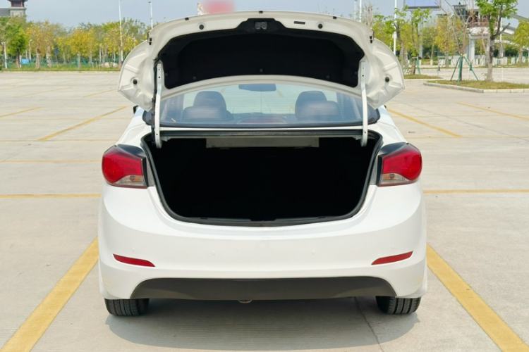 Used Hyundai Elantra (5th Generation / Langdong) 2016 1.6L Automatic Prestige Model Trunk